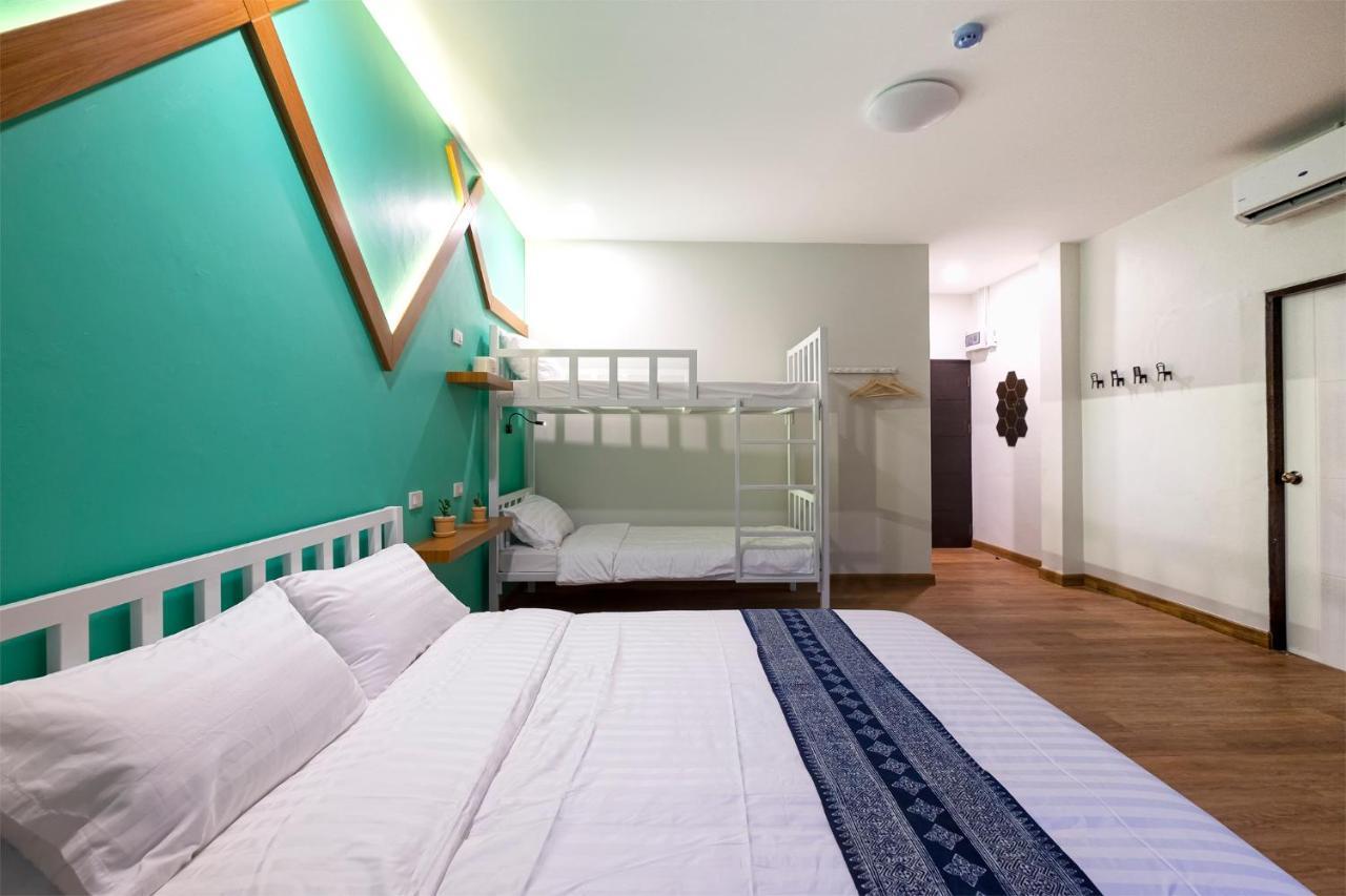 Bed Friends Poshtel Hostel Chiang Rai Bagian luar foto